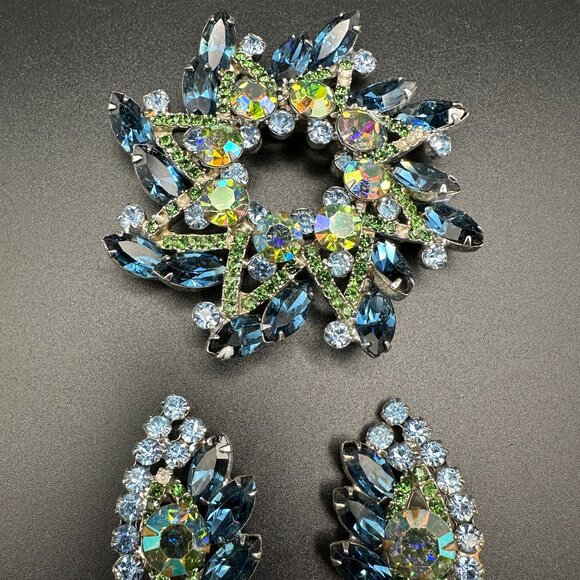 Vintage Juliana D&E Large Blue Rhinestones Brooch and Clip on Earrings Set - Picture 1 of 16